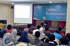 Pelatihan " Menumbuhkan Jiwa Kewirausahaan Di Generasi Milenials" bersama Dispora Kota Surabaya